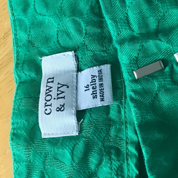 Crown & Ivy Scalloped Shorts - Picture 2 of 3